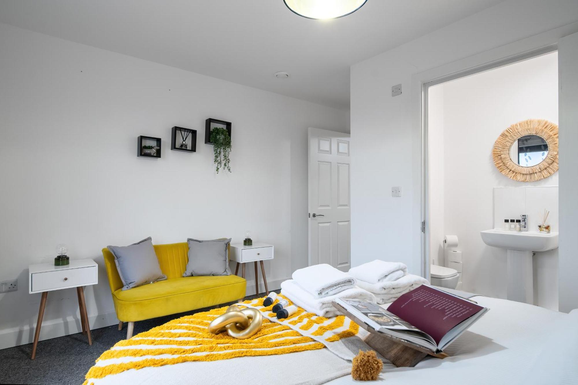 Livestay-New Private Apartment Building Minutes From Heathrow Slough Exterior photo